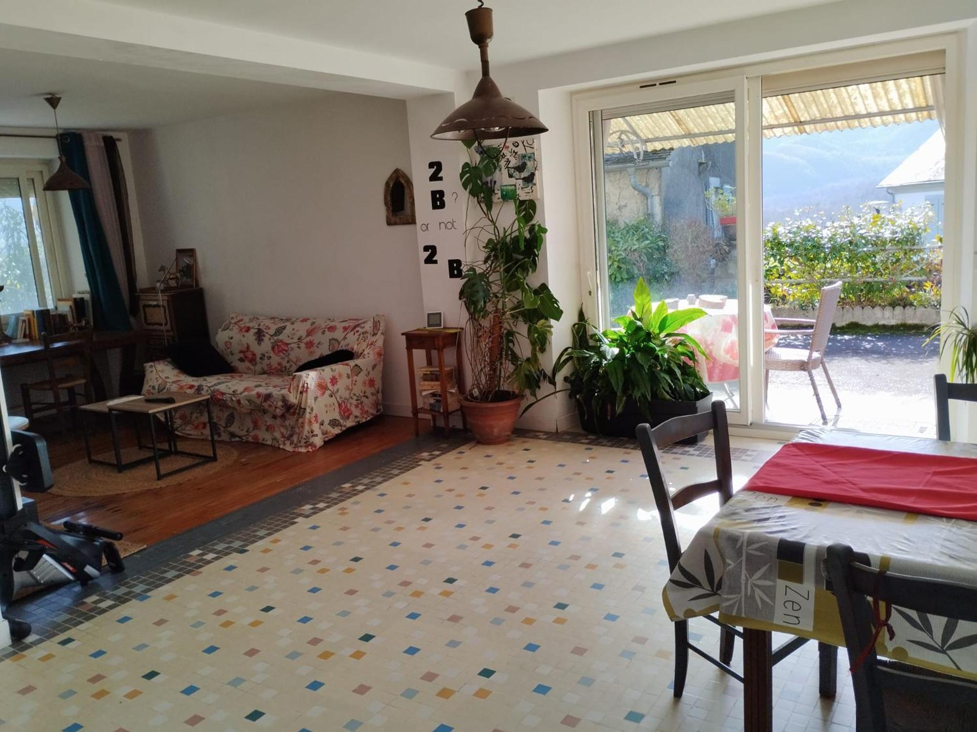 Chez Mamo Apartment Bescat